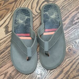 Mens Olive Green Flip Flops with Patterned Insole Size 10 NWOT